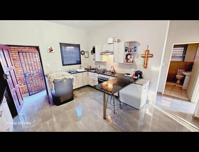 2 BEDROOM APARTMENT FOR SALE IN CASTLEVIEW